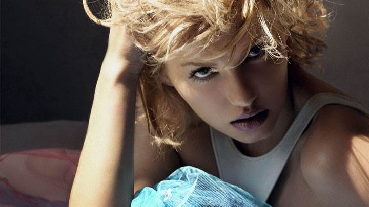 Elisha Cuthbert Sitting Pose Looking Front Photoshoot